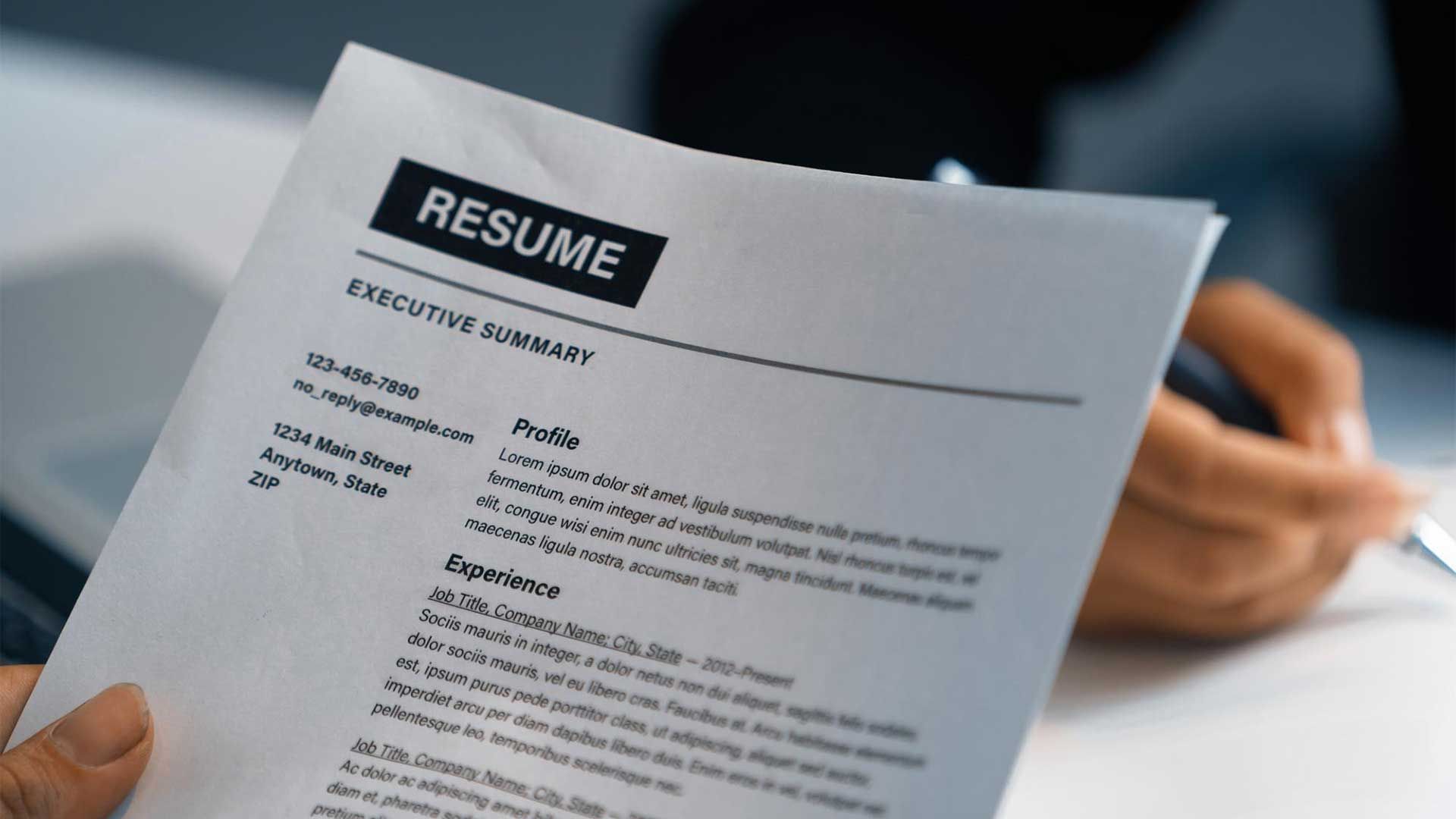 Resume Summary for Freshers: Best Examples & Tips 2026